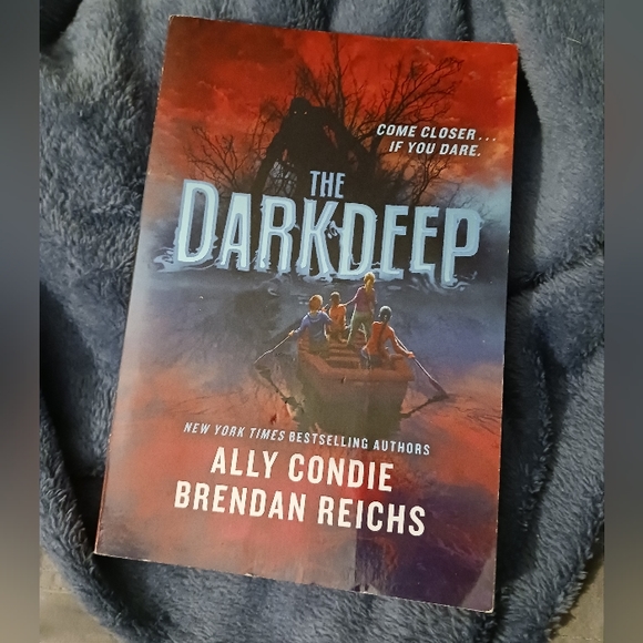 NEW YORK'S BESTSELLER "THE DARK DEEP" Softback Book - Picture 1 of 7